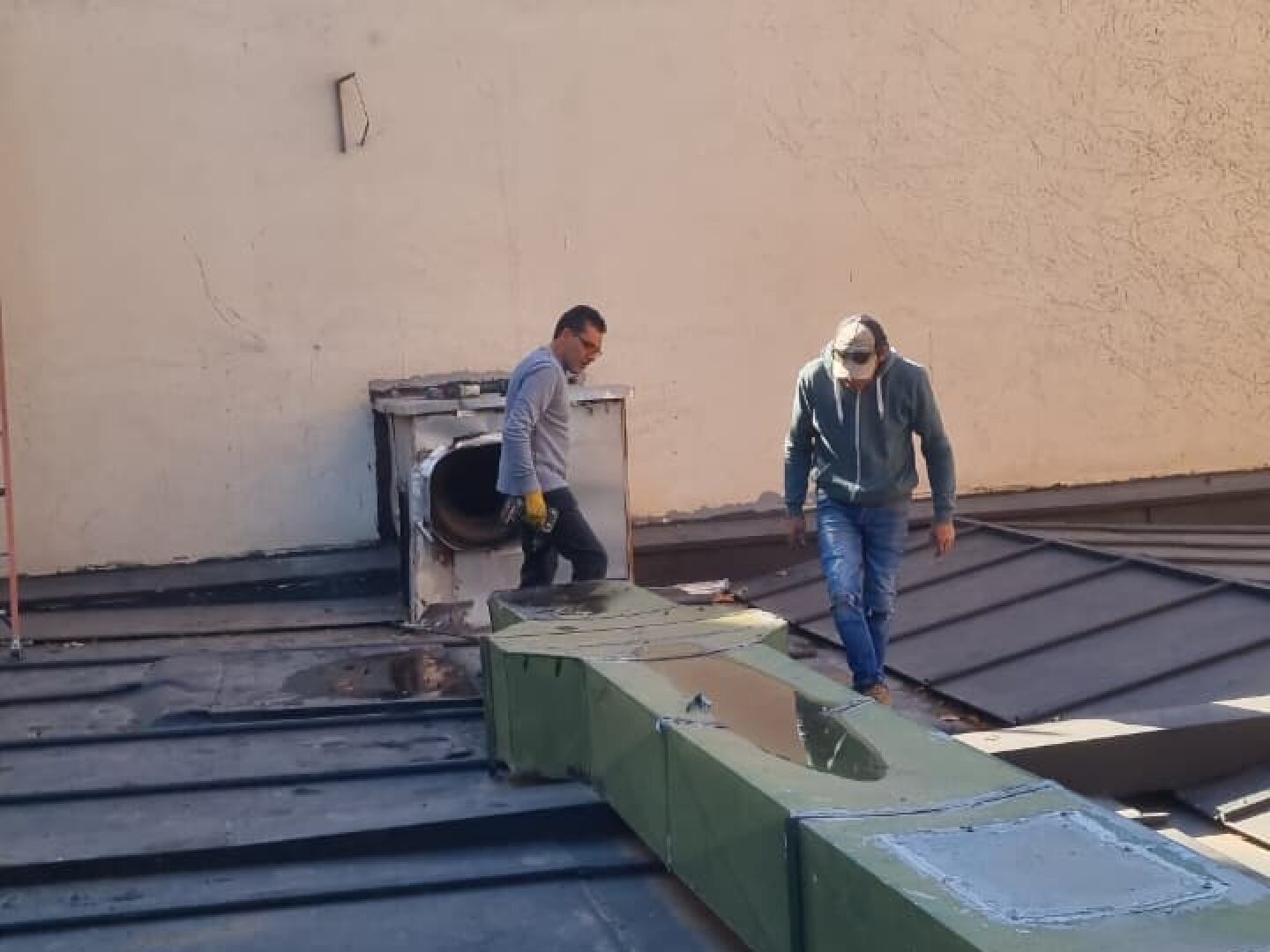 Instalación completa del sistema de extracción en la nave industrial
