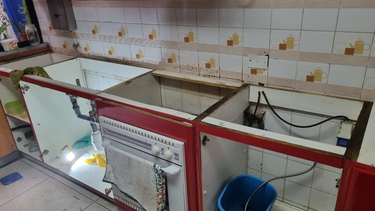 Proceso de instalación de la nueva cubierta de la cocina
