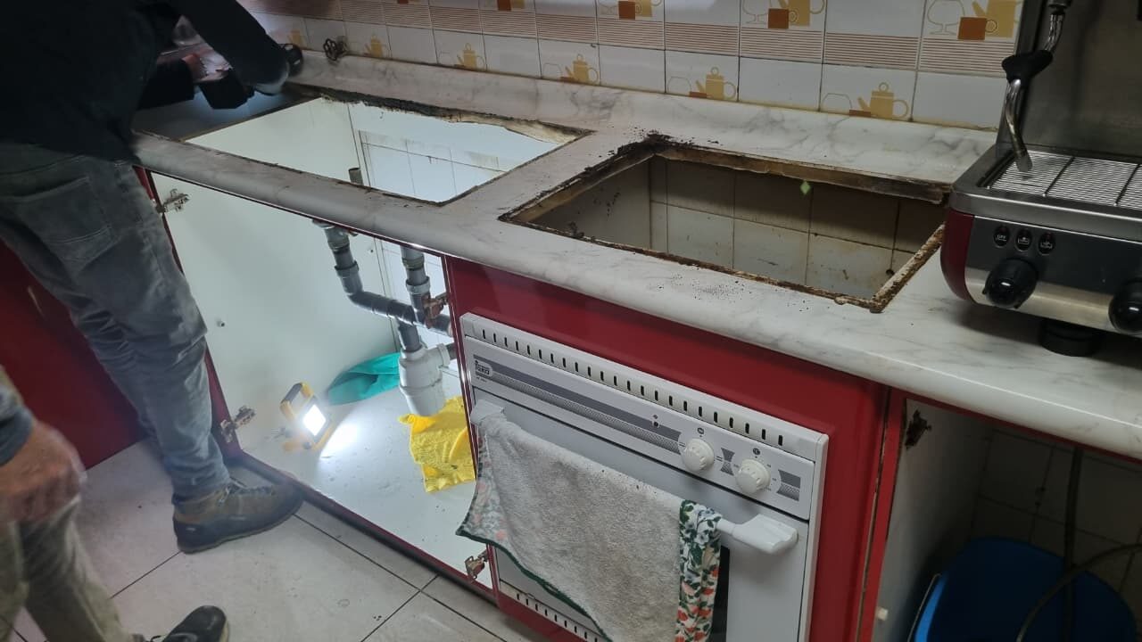 Terminación final del mesón y cubierta de la cocina